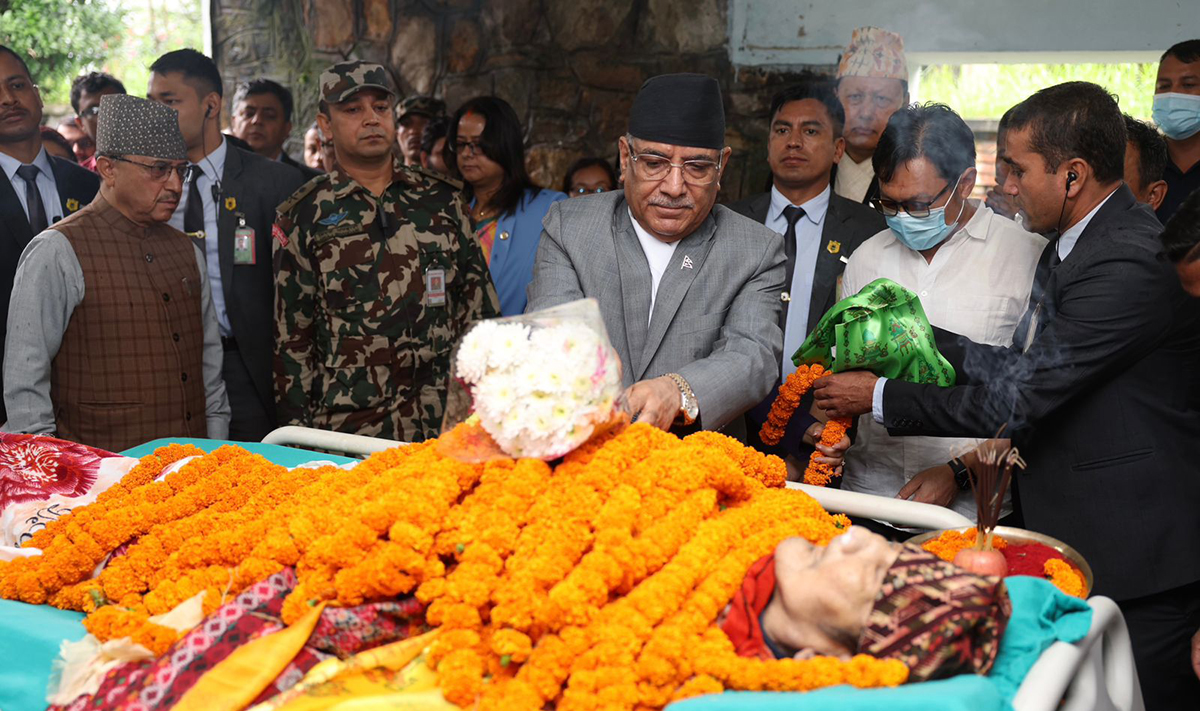 मन्त्री किरातीको पिताप्रति प्रधानमन्त्रीद्वारा श्रद्धाञ्जलि